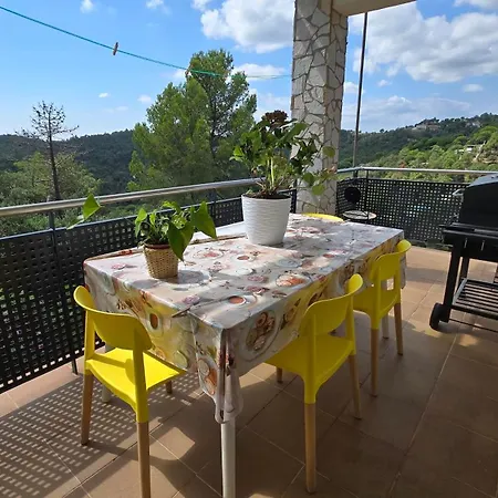 Paradise Lloret Гостьовий будинок