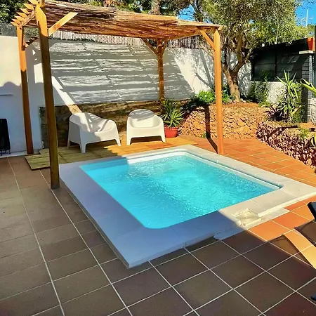 Paradise Lloret Гостьовий будинок